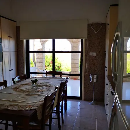 The Stone House By The Beach بيت للعطل *